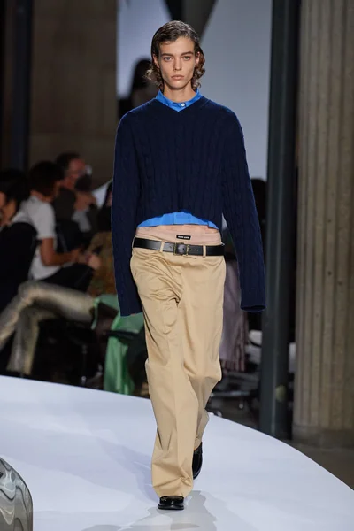Look 1